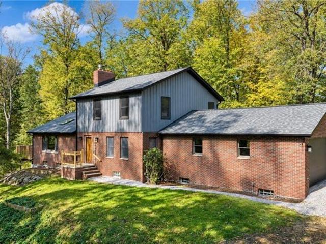 House for sale in Olmsted Falls, Cuyahoga County