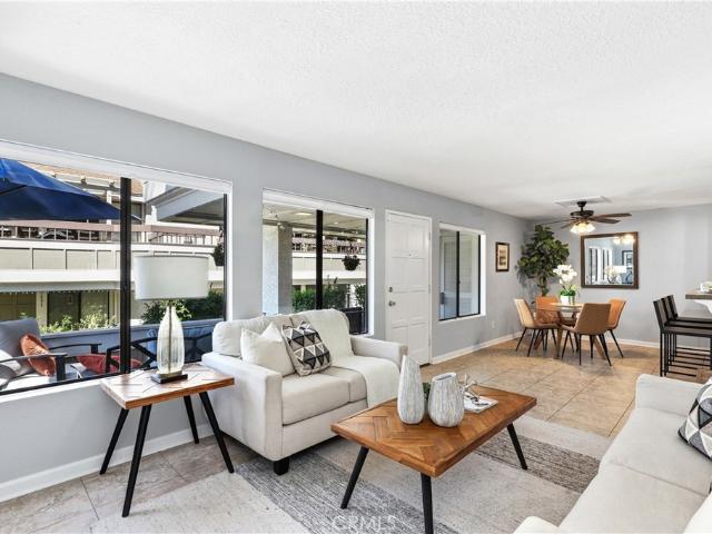 Condo for sale in White Oak Apartments, Lake Forest