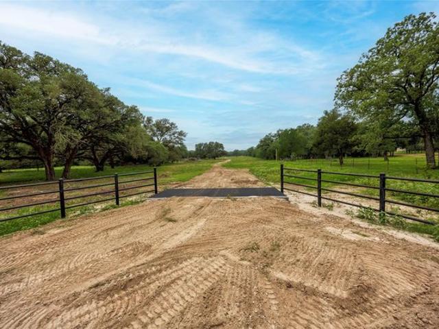 Farm for sale in Flatonia, Texas