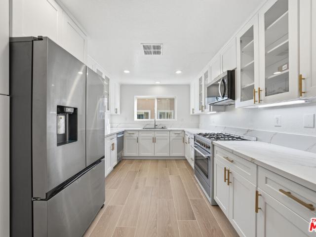 Townhouse for sale in Stevenson Ranch, California