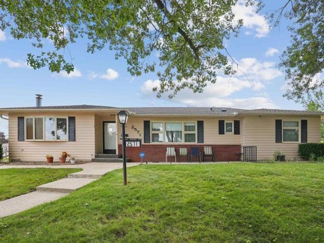 House for sale in Waterloo, Iowa