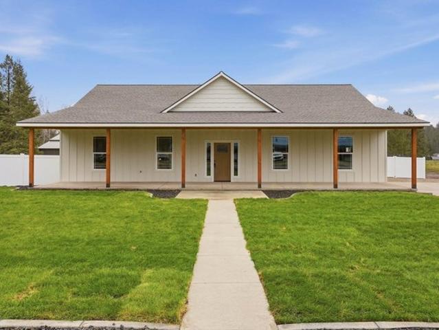 House for sale in Chattaroy, Washington