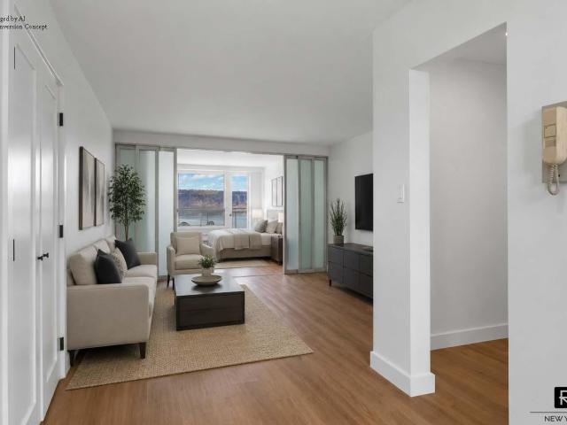 Property for sale in The Bronx, Arverne