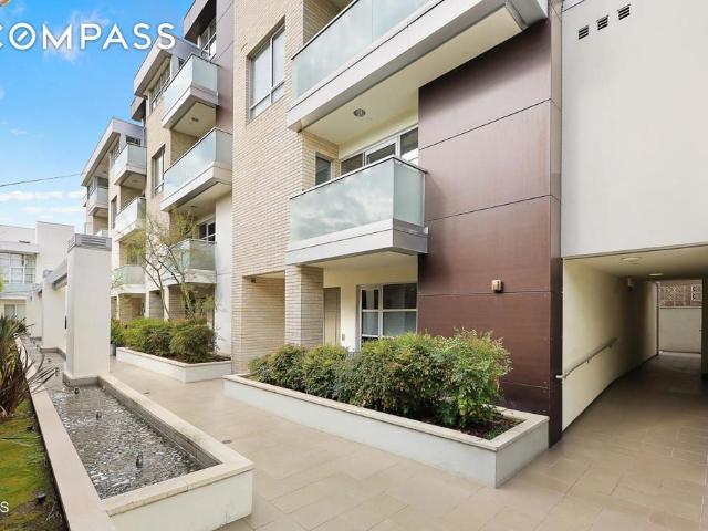 Condo for sale in Pasadena, California
