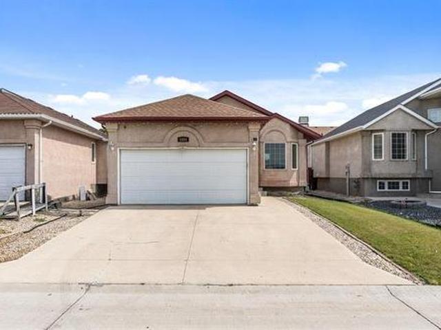 House for sale in Inkster Gardens, Winnipeg
