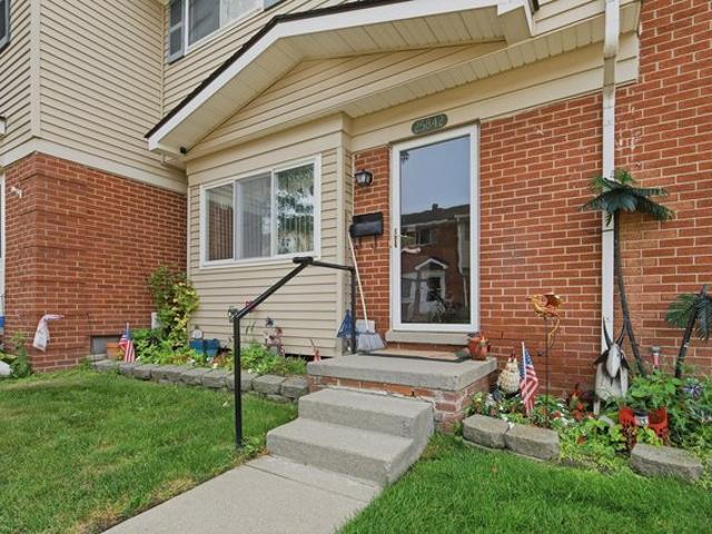 Townhouse for sale in Roseville, Michigan