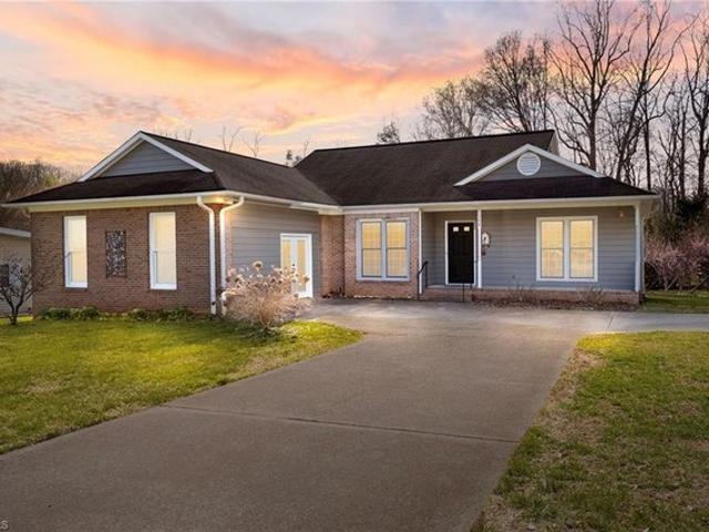 House for sale in Pfafftown, North Carolina