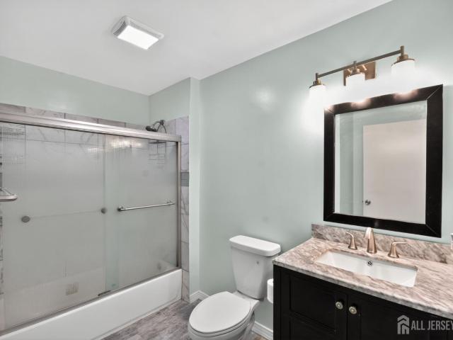 Condo for sale in North Brunswick, New Jersey