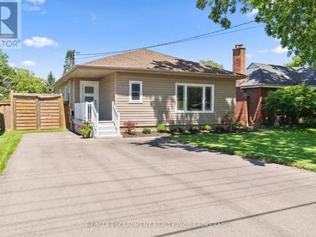 House for sale in Ancaster, Ontario