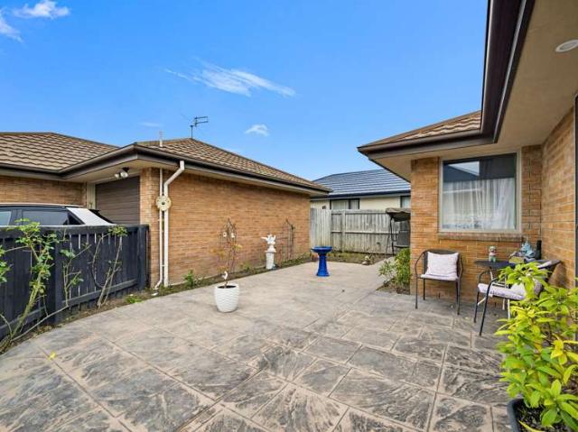 Apartment for sale in Chaslands, Canterbury