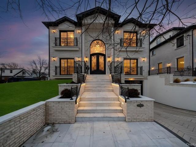 House for sale in Queens, Arverne