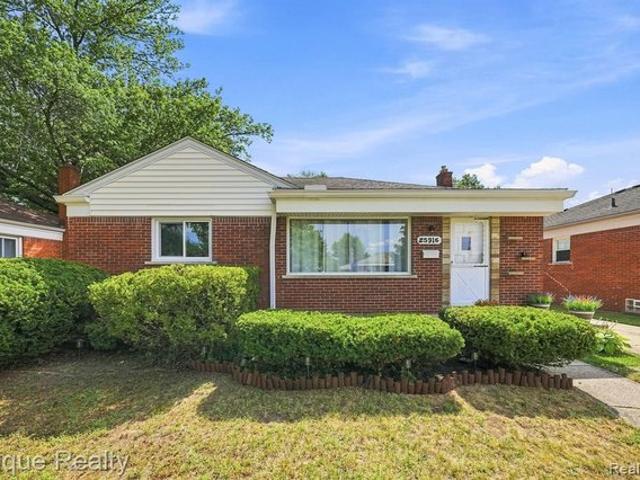 House for sale in Saint Clair Shores, Michigan