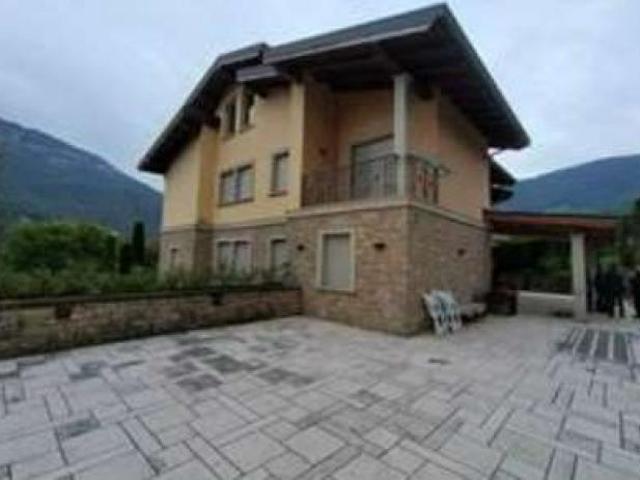 Villa Indipendente in vendita a Casazza, Lombardia