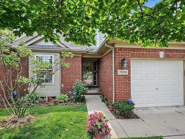 Condo for sale in Harrison Township, Michigan