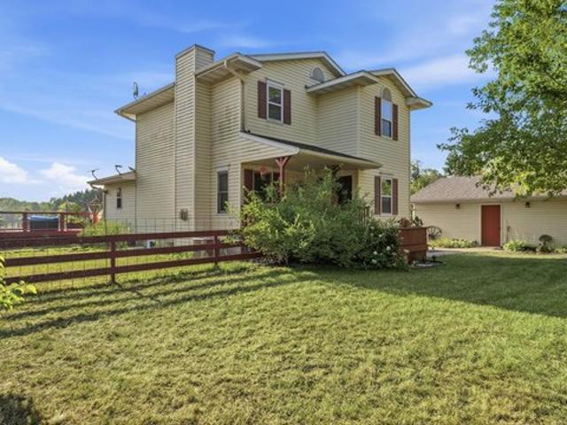 House for sale in Isanti, Isanti County