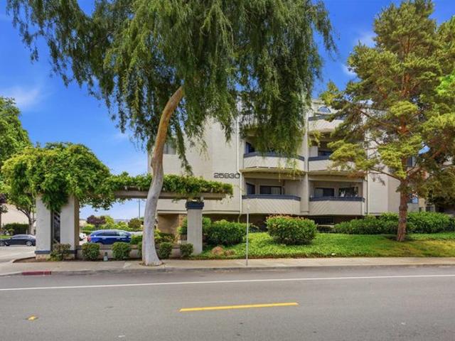 Condo for sale in Hayward, California