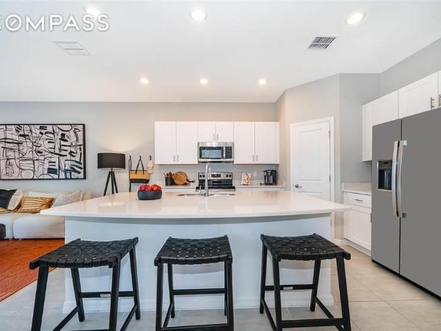 Townhouse for sale in Davenport