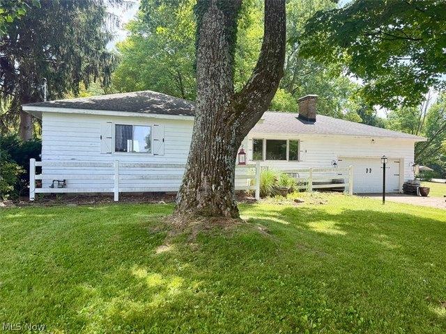 House for sale in Hubbard, Ohio
