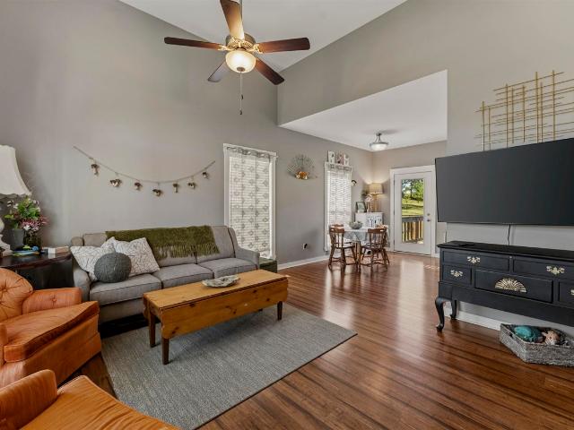 House for sale in Scottsville, Allen County