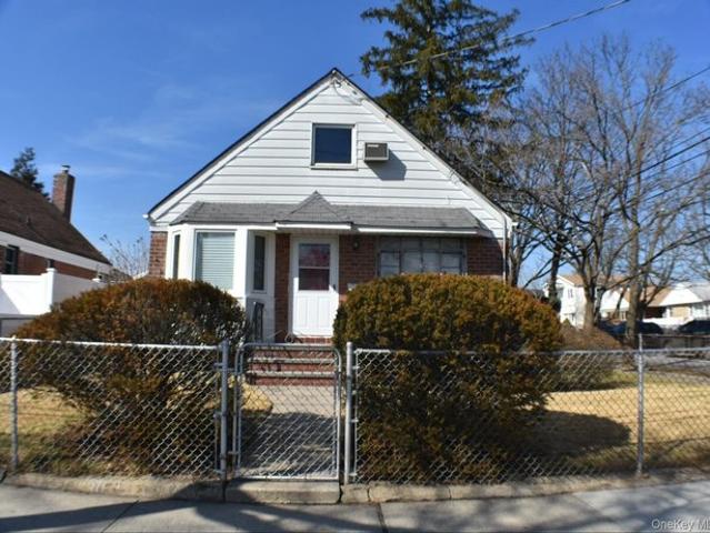 House for sale in Queens, Arverne