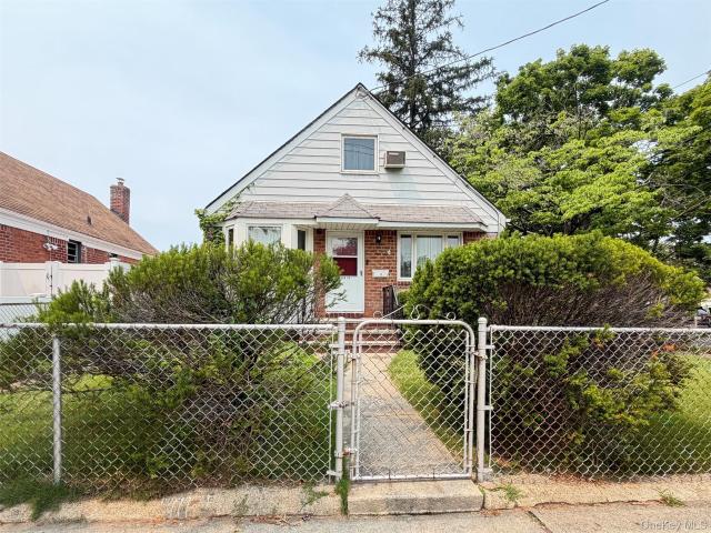 House for sale in Queens, Arverne