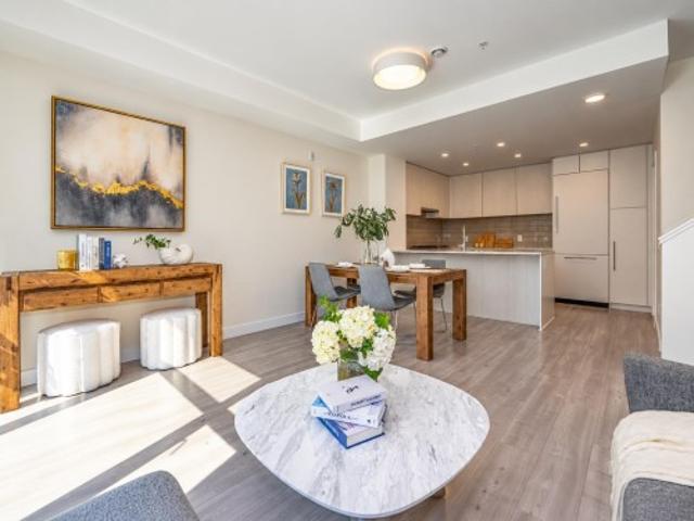 Townhouse for sale in Lions Gate Village, Metro Vancouver Regional District