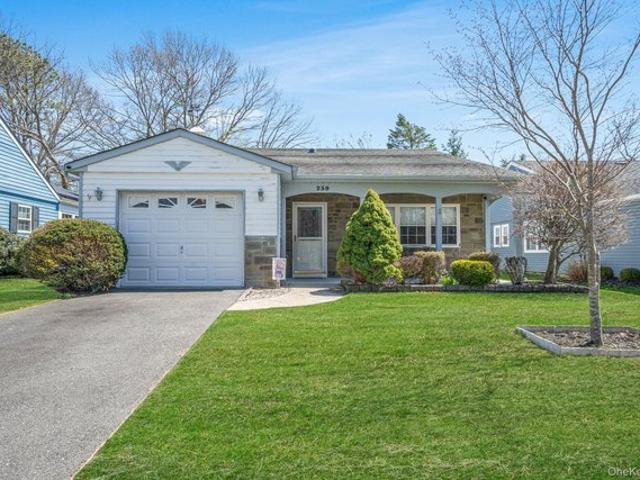 Condo for sale in Centereach, New York