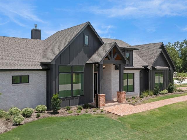 House for sale in Smithville, Texas