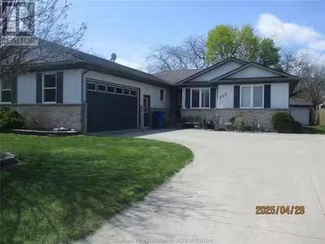 House for sale in Chatham–kent, Ontario