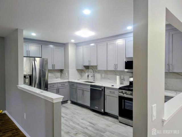 Townhouse for sale in Piscataway, New Jersey
