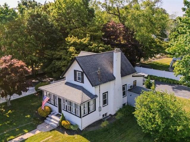 House for sale in Smithtown, New York