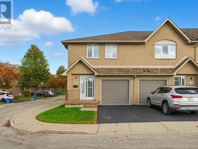 Townhouse for sale in Ancaster, Ontario
