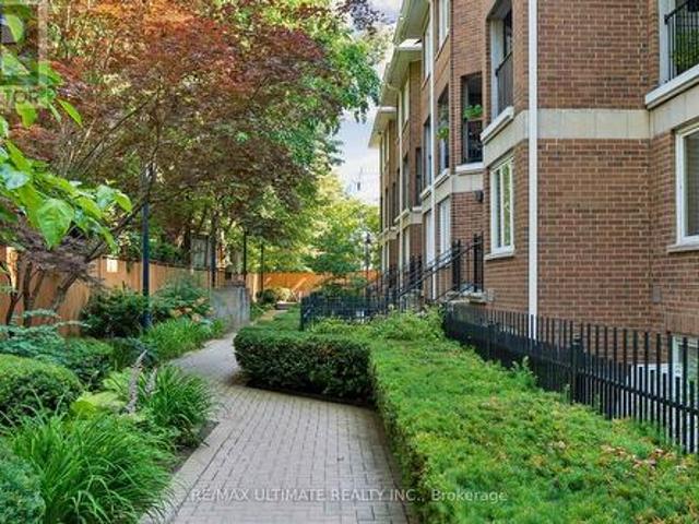 Townhouse for sale in Woburn, Ontario