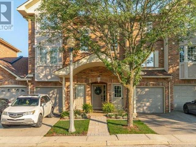 Townhouse for sale in Burlington, Ontario