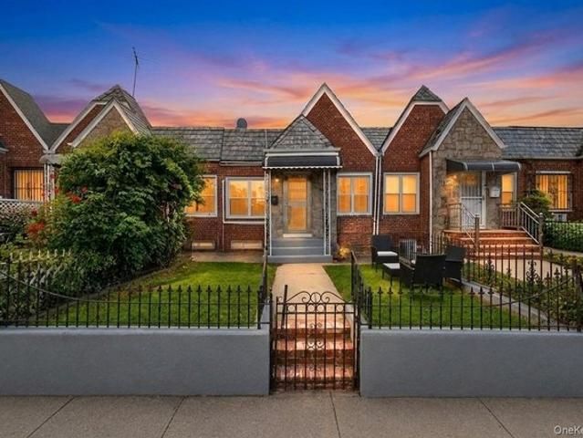House for sale in Queens, Arverne