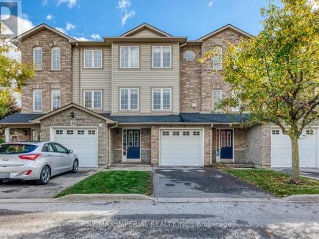 Townhouse for sale in Ancaster, Ontario