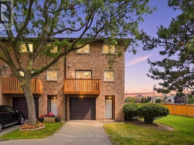 Townhouse for sale in Ancaster, Ontario