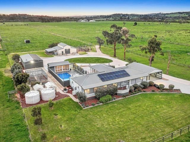 Cottage for sale in Garfield, Melbourne