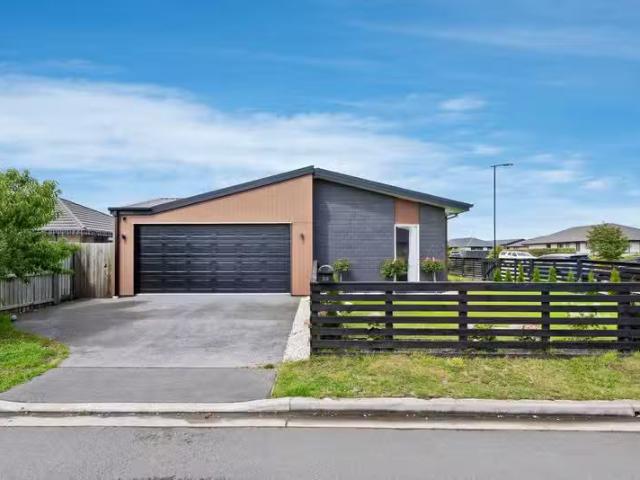 House for sale in Chaslands, Canterbury