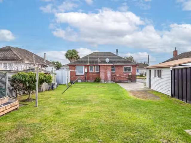 House for sale in Chaslands, Canterbury