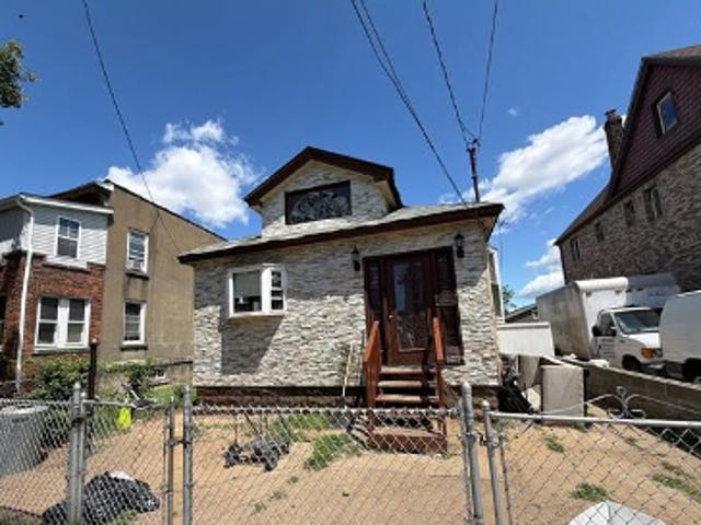 House for sale in Queens, Arverne