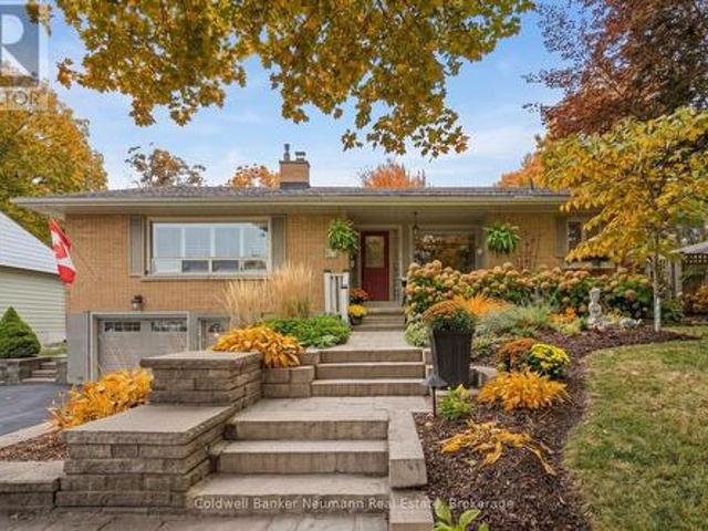 House for sale in Saint George's Neighbourhood Group, Guelph