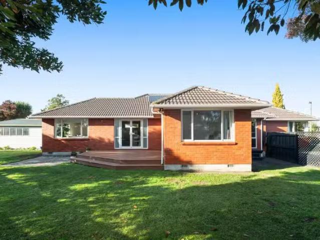House for sale in Chaslands, Canterbury