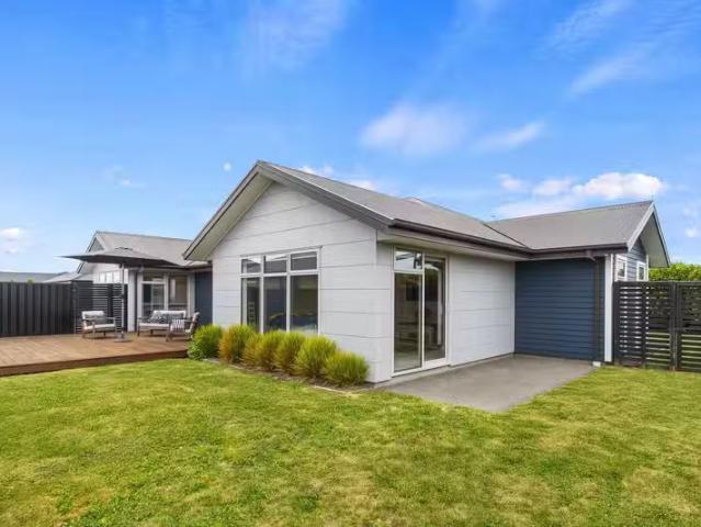 House for sale in Chaslands, Canterbury