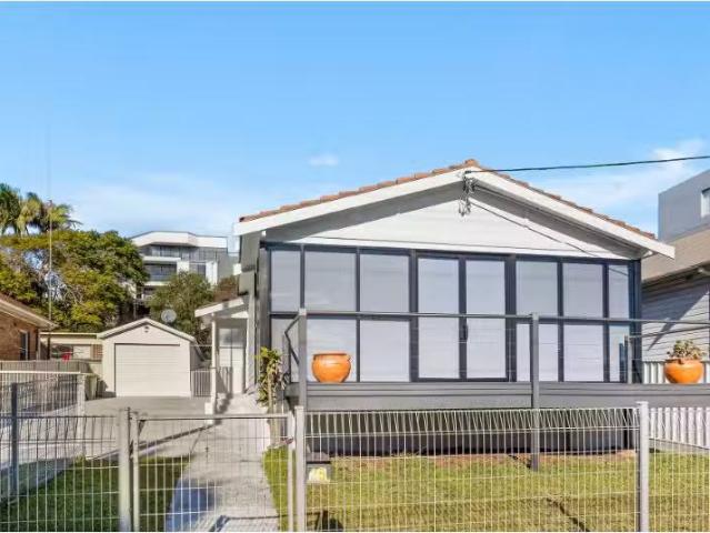 House for rent in Wollongong West, New South Wales