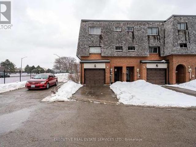 Townhouse for sale in Georgina, Ontario