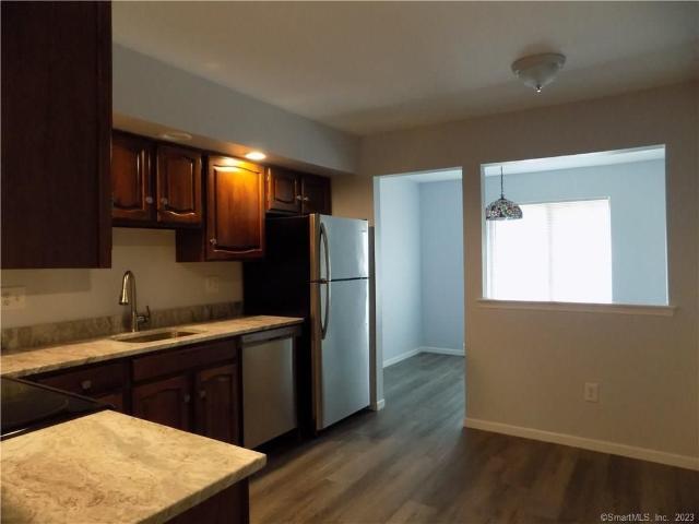 Condo for rent in Brookfield