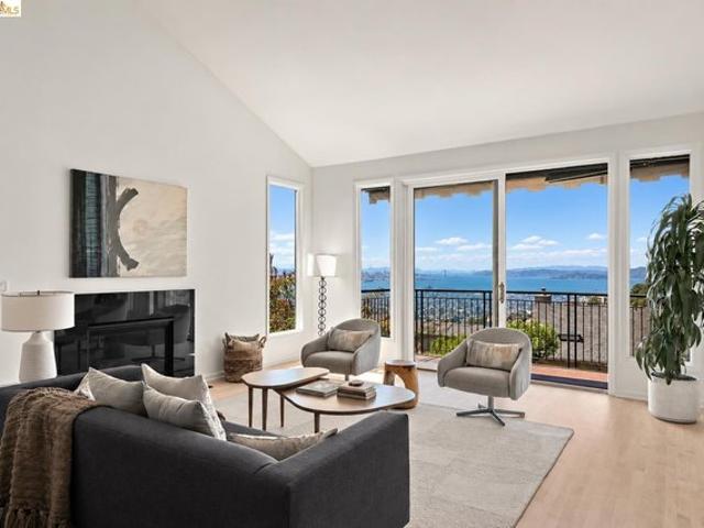 Townhouse for sale in Oakland, California