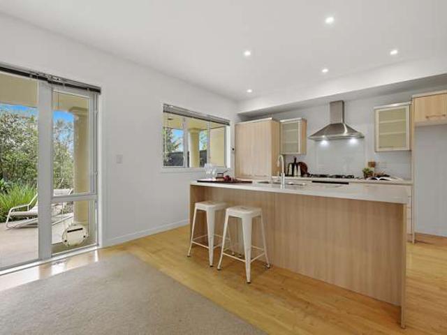 Townhouse for sale in Paremoremo