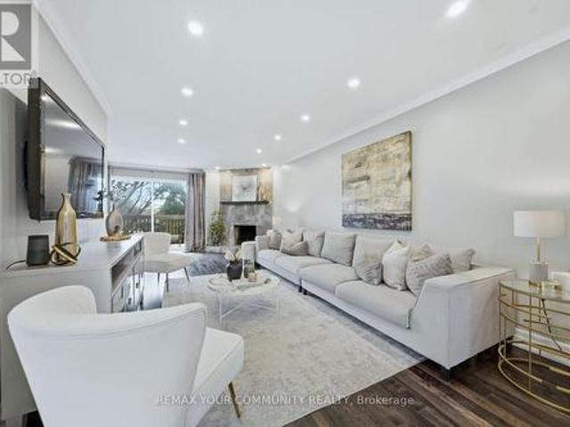 Townhouse for sale in Woburn, Ontario